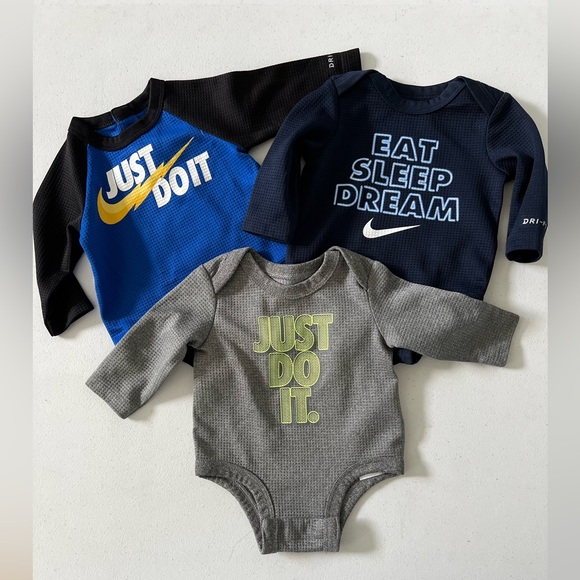 Nike long sleeve baby onesies size 3 months 
Set of 3 - Picture 1 of 7